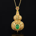 Goldene Flasche mit Kette
